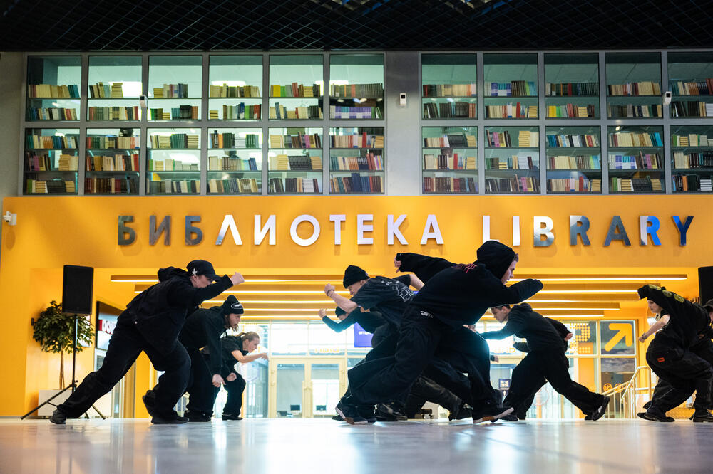 На изображении выступление танцевального коллектива НИТУ МИСИС