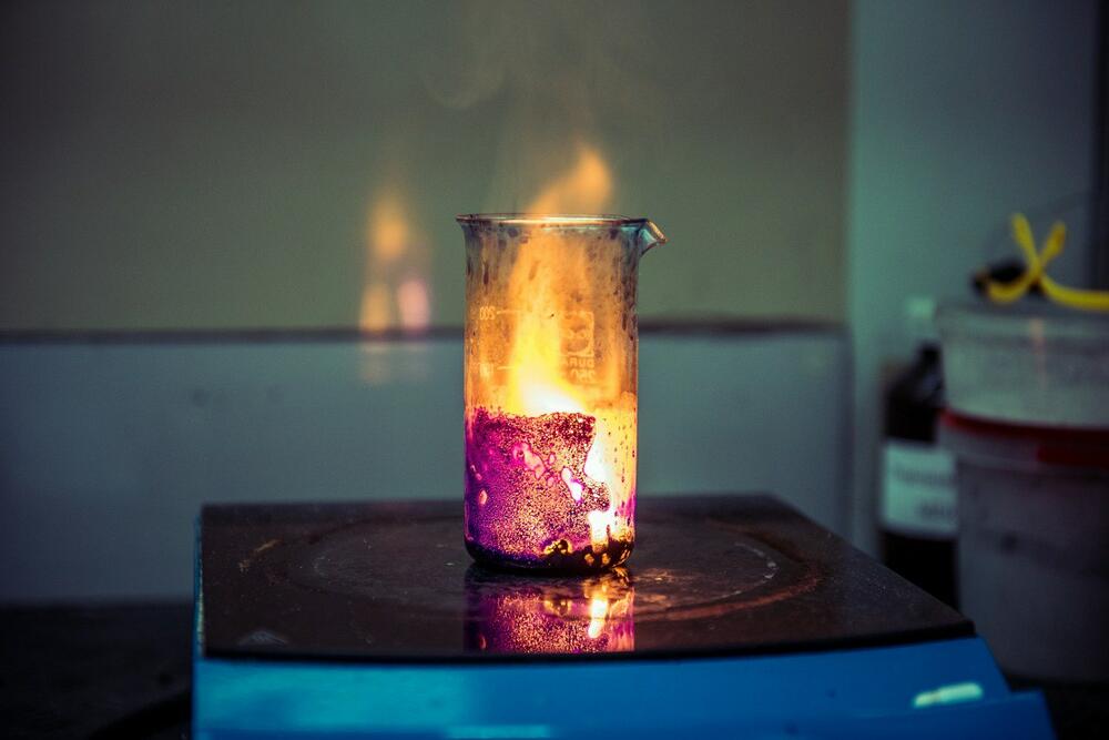 Процесс синтеза нового катализатора в лаборатории НИТУ МИСИС